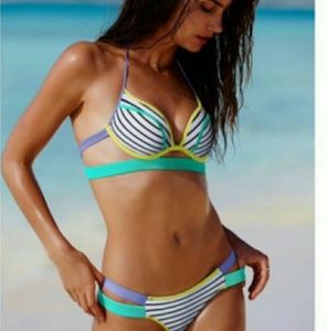 💕NWOT Victoria Secret bikini top